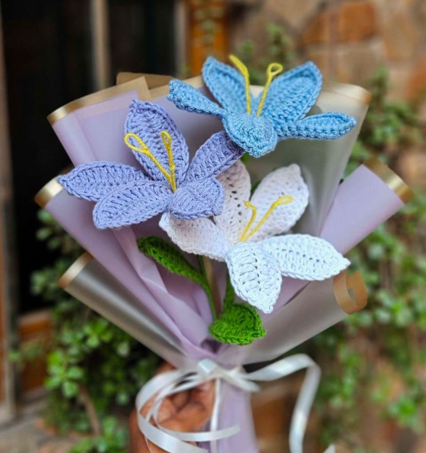Triple Bloom – 3 Lily Bouquet